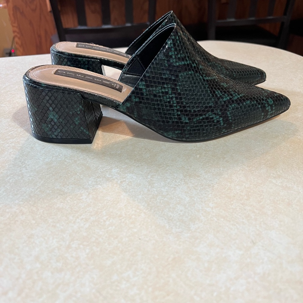 Brand new Steve Madden mules